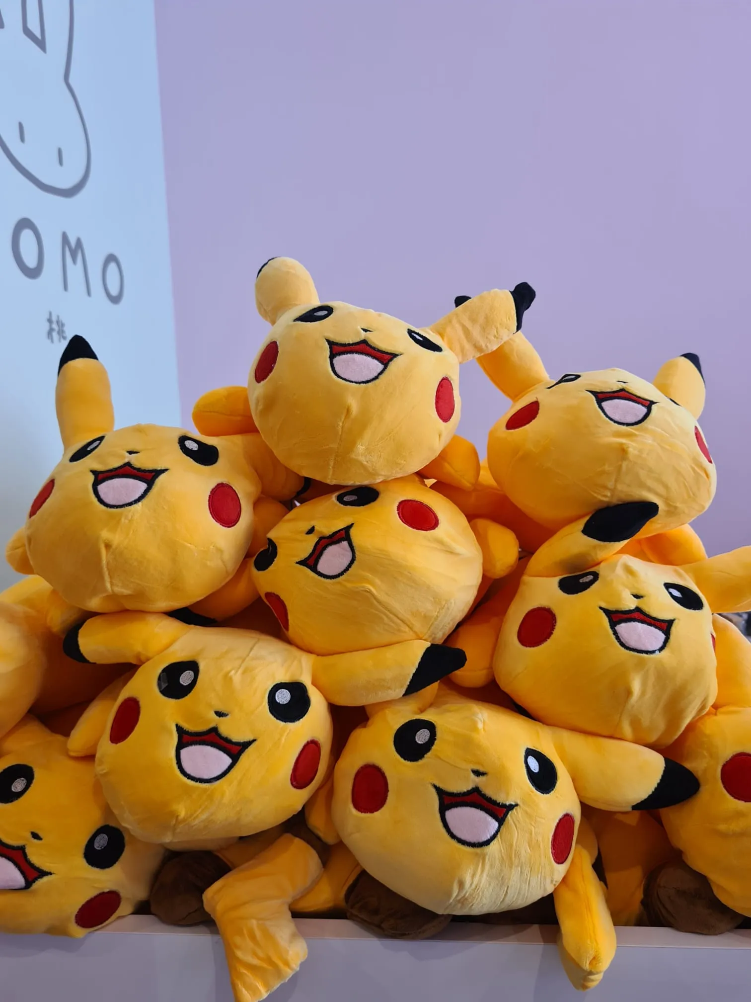 Tanti peluche di pikachu